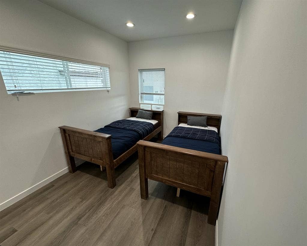 Male Shared room with private bath