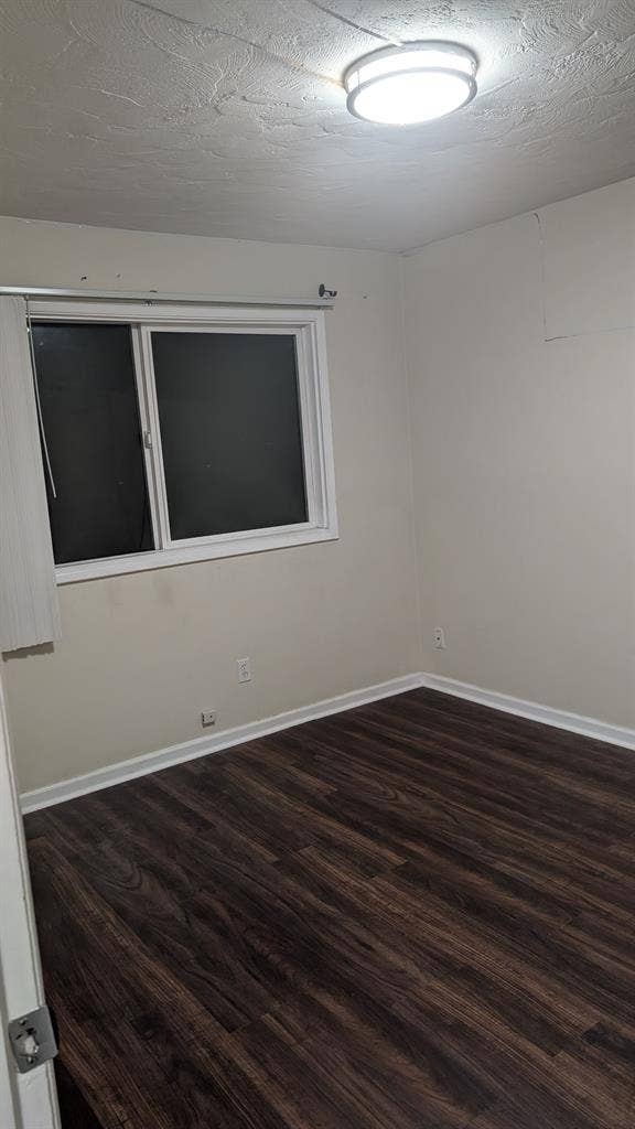 Queer friendly housing-- room avail