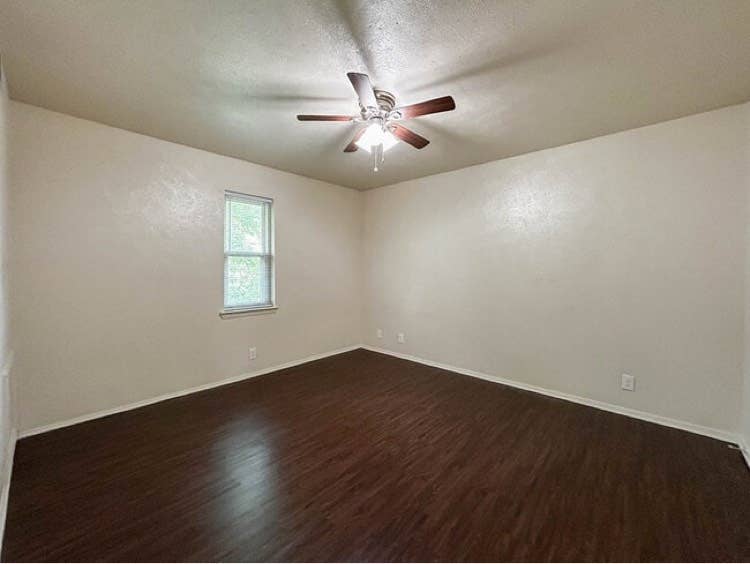 Looking for roommmate