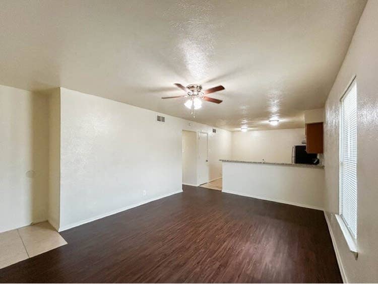 Looking for roommmate