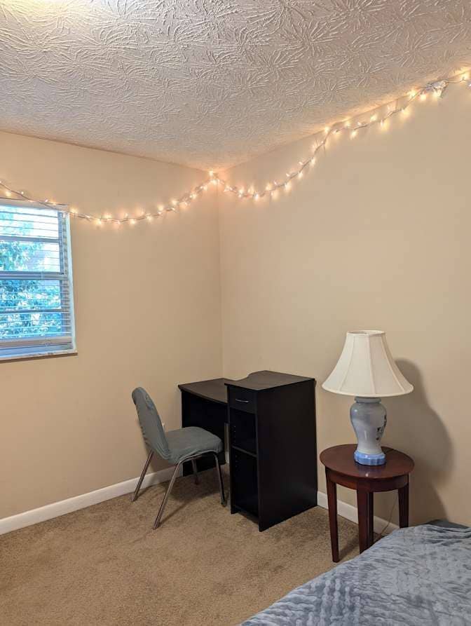 Jax Beach cozy room and bathroom
