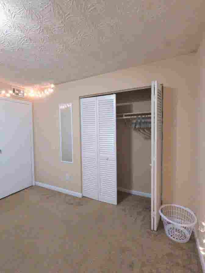 Jax Beach cozy room and bathroom