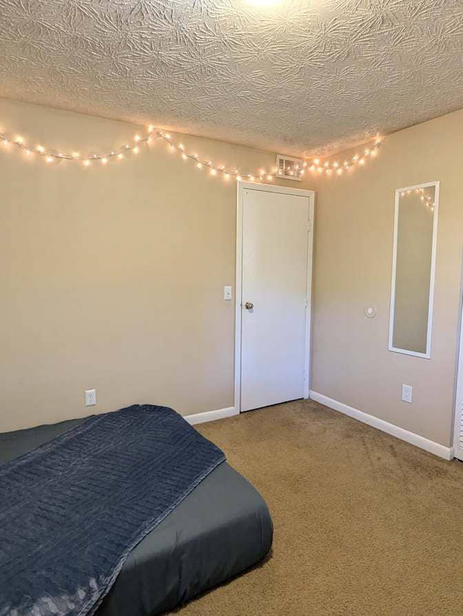 Jax Beach cozy room and bathroom
