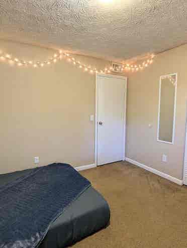 Jax Beach cozy room and bathroom