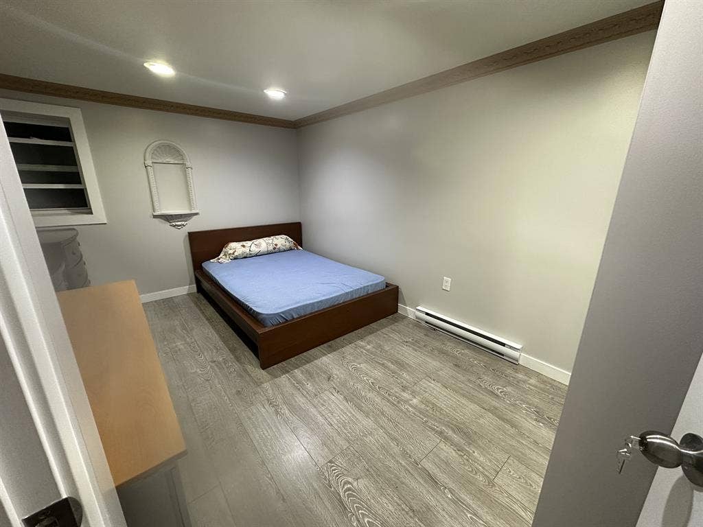 Looking for a female roommate