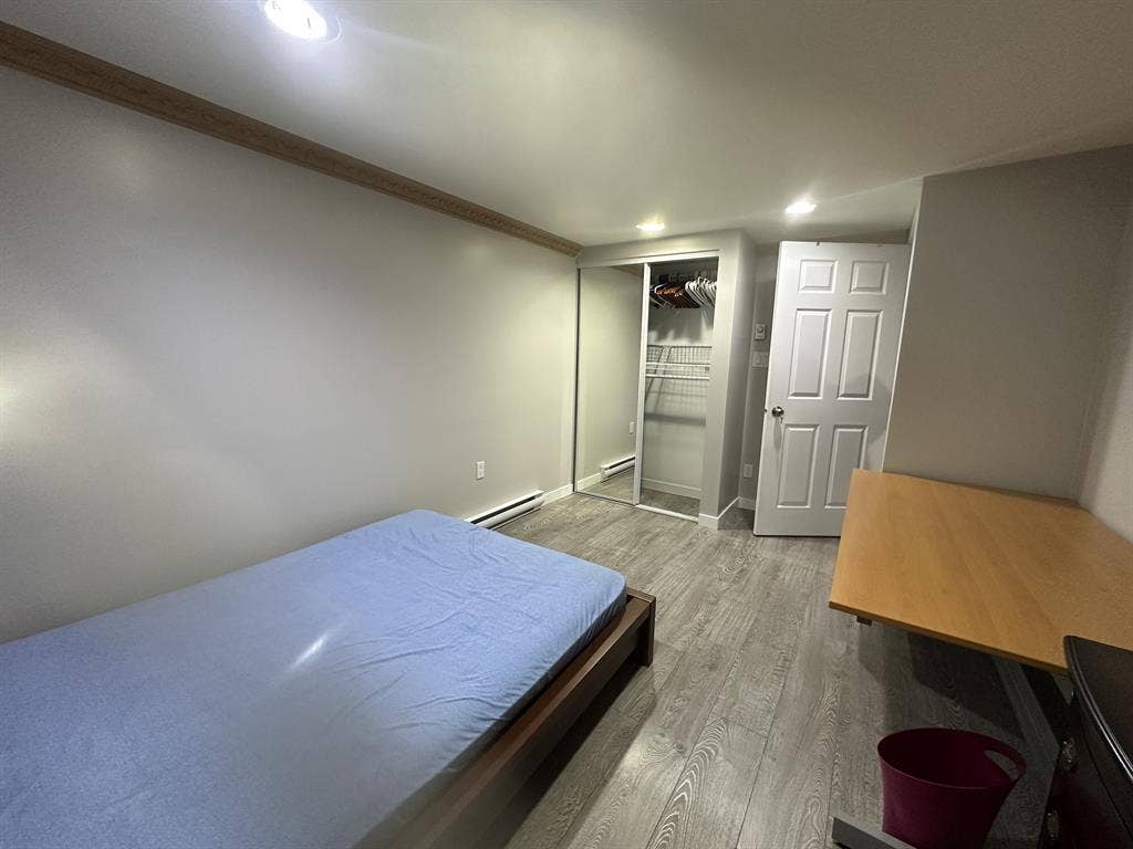 Looking for a female roommate