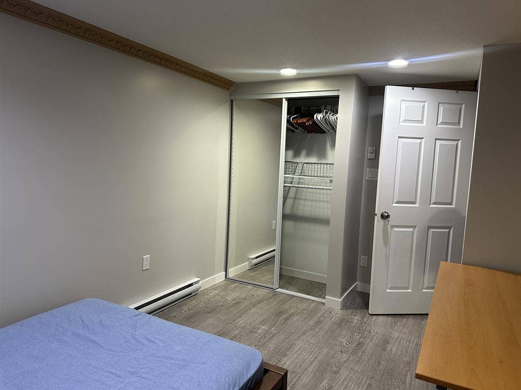 Looking for a female roommate