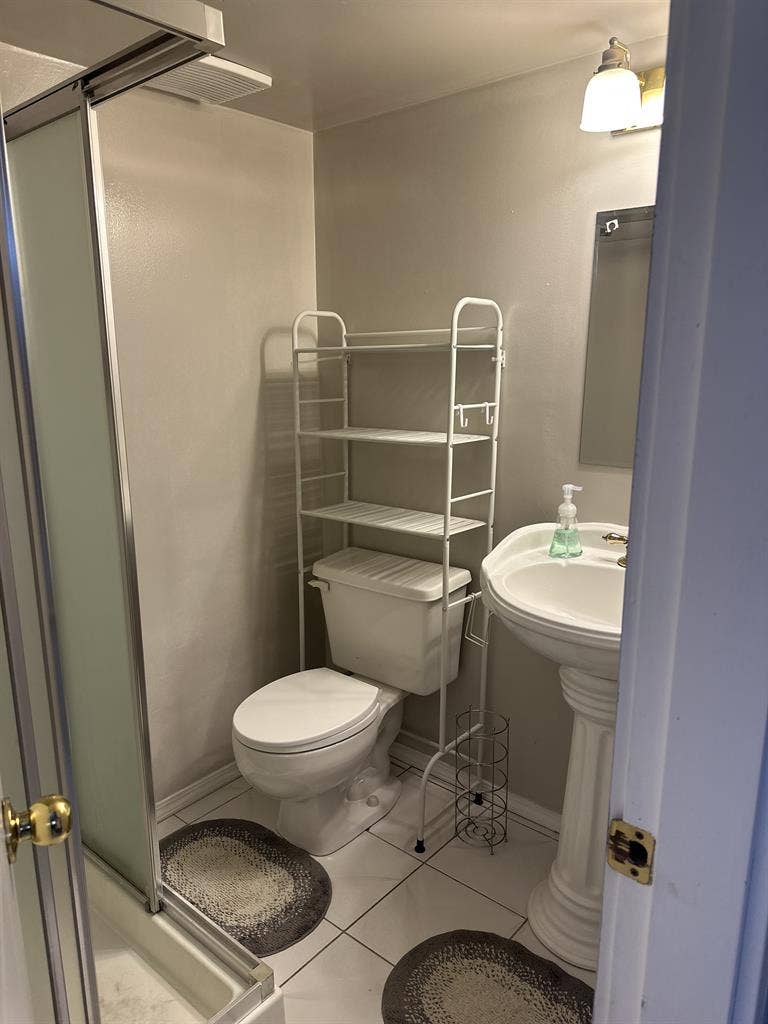 Looking for a female roommate
