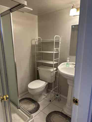 Looking for a female roommate
