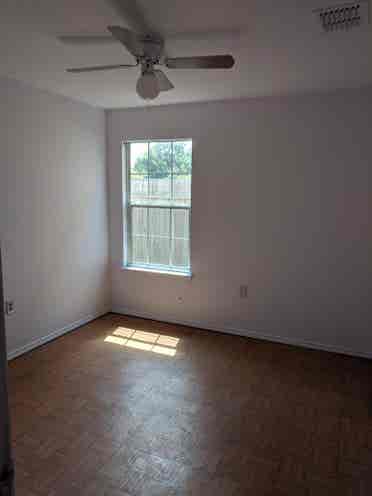 Bright SE Austin Room for Rent