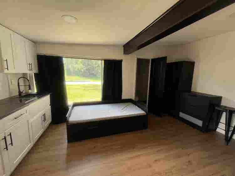 Studio for rent W/ Utilities