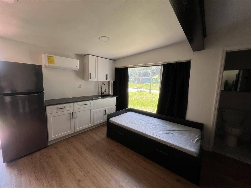 Studio for rent W/ Utilities