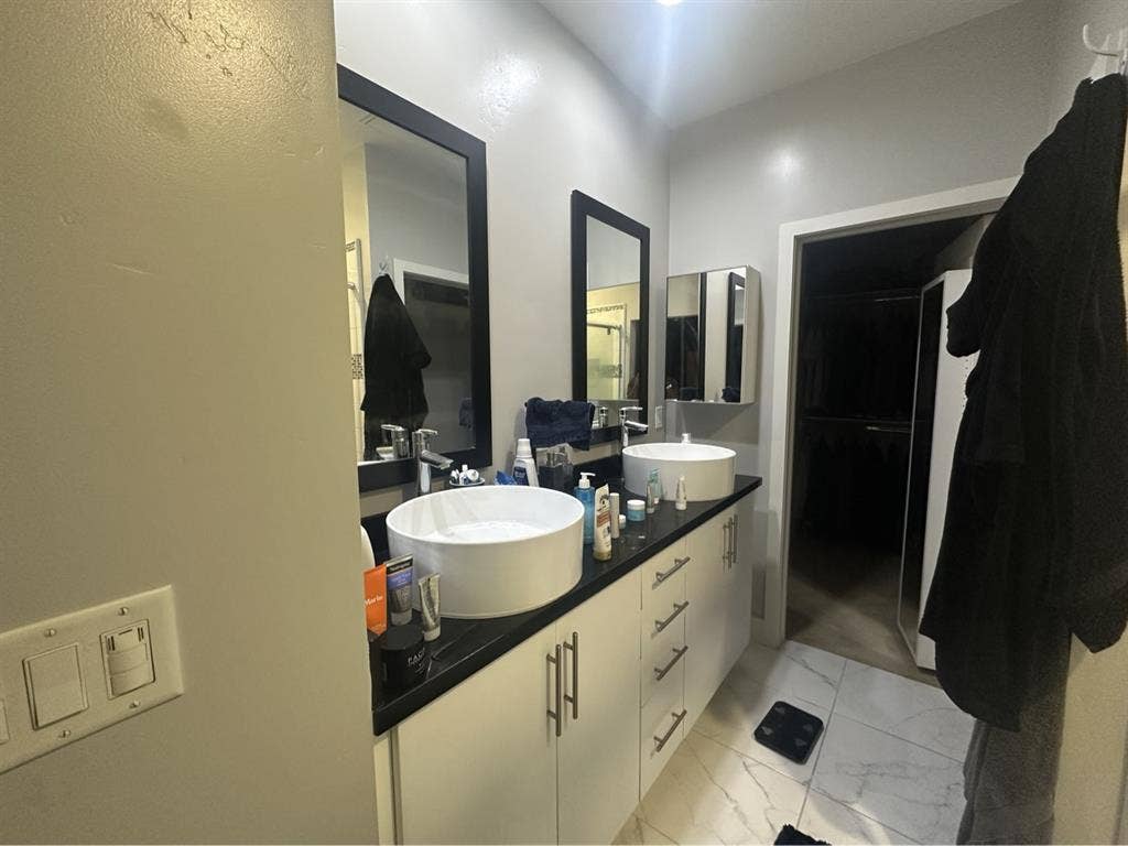 Room for rent in mission valley!!