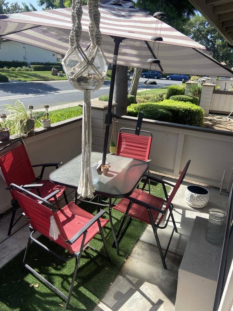 Looking for a female roommate