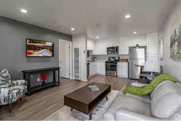 Looking for a female roommate