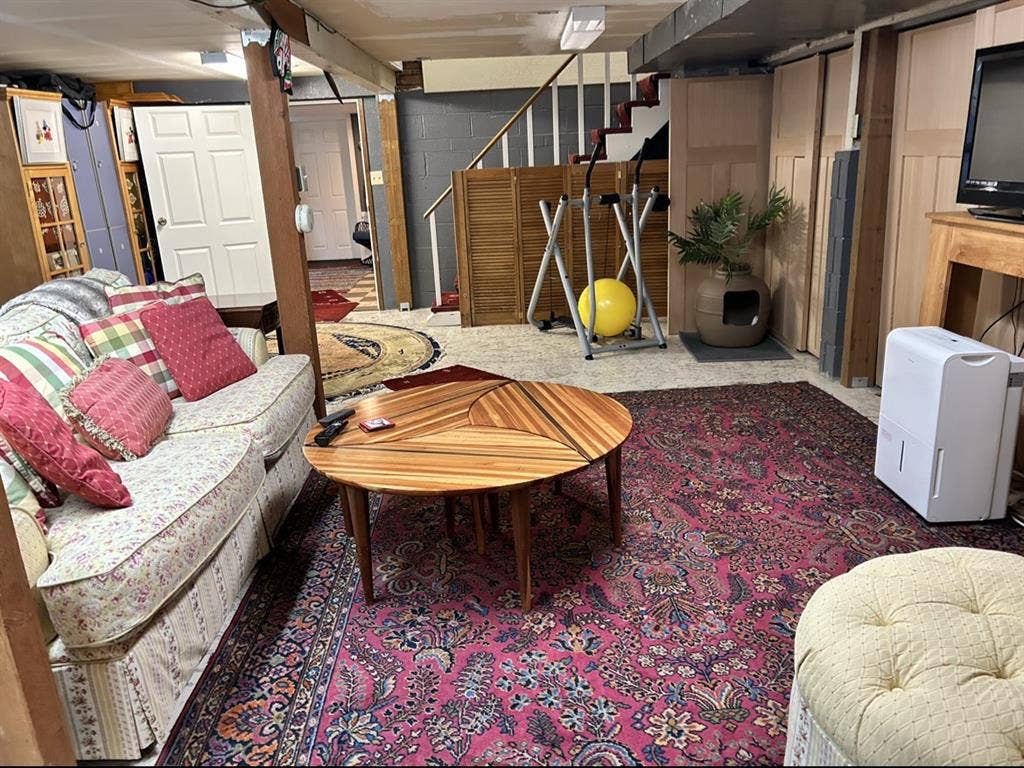 All inclusive 3 rooms in a house
