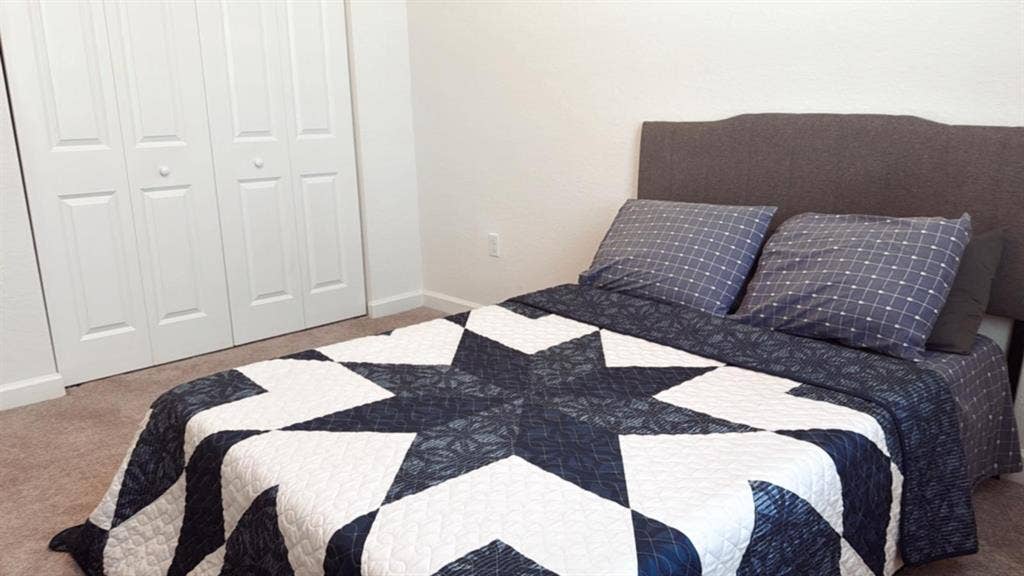 Se Renta Habitación – Solo Mujeres