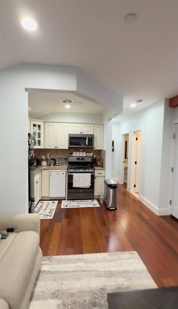 Room available Move-in 1st July.