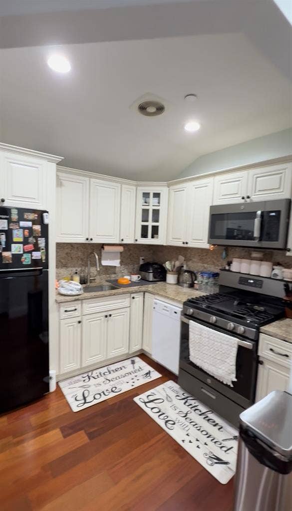 Room available Move-in 1st July.