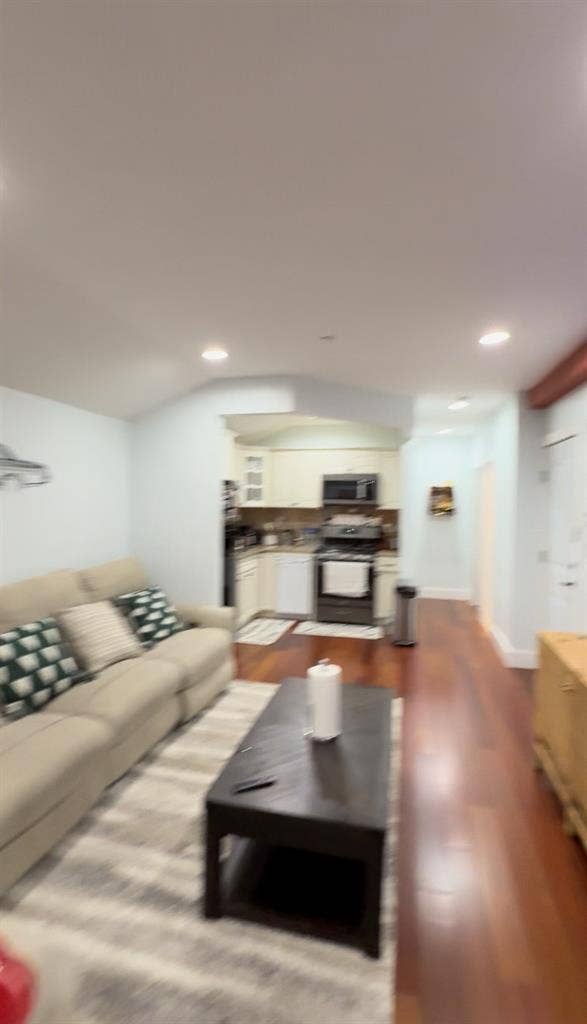 Room available Move-in 1st July.