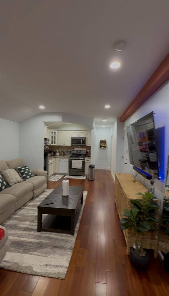 Room available Move-in 1st July.