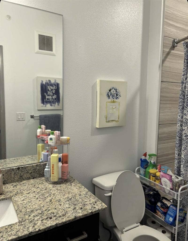 Room at lark! Available asap