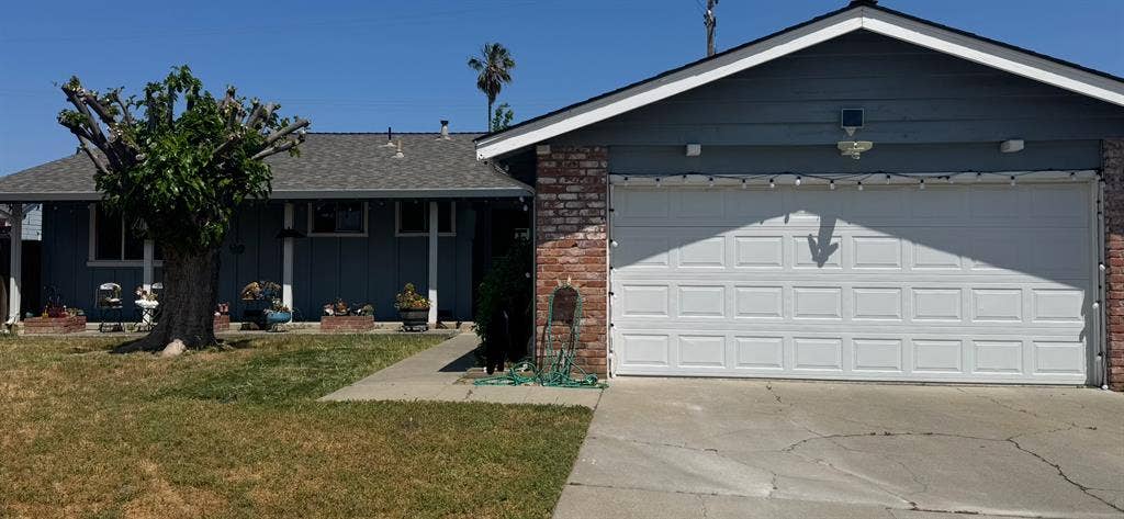 Rooms for rent in house w/pool
