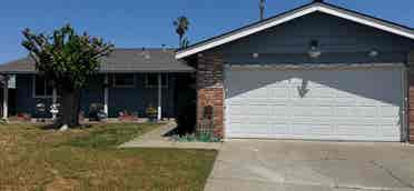Rooms for rent in house w/pool