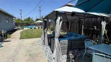 Rooms for rent in house w/pool