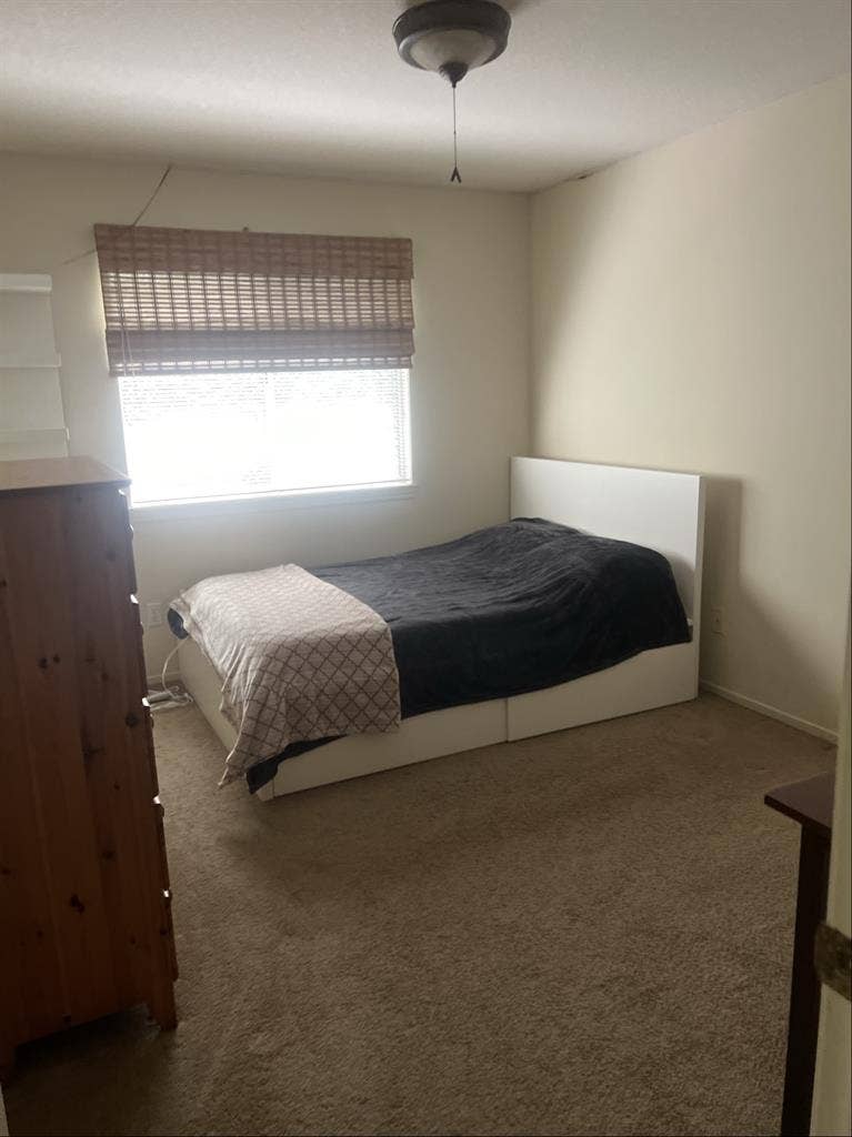Room to Rent in Gated Community!
