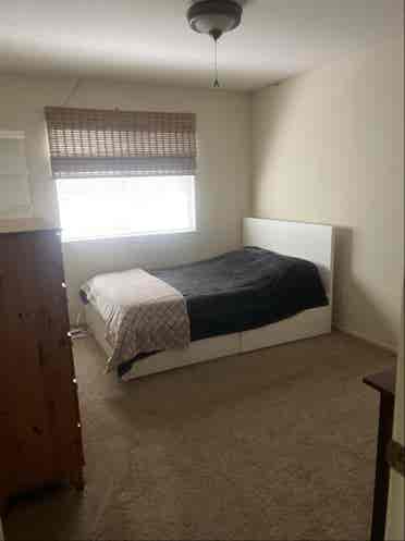 Room to Rent in Gated Community!