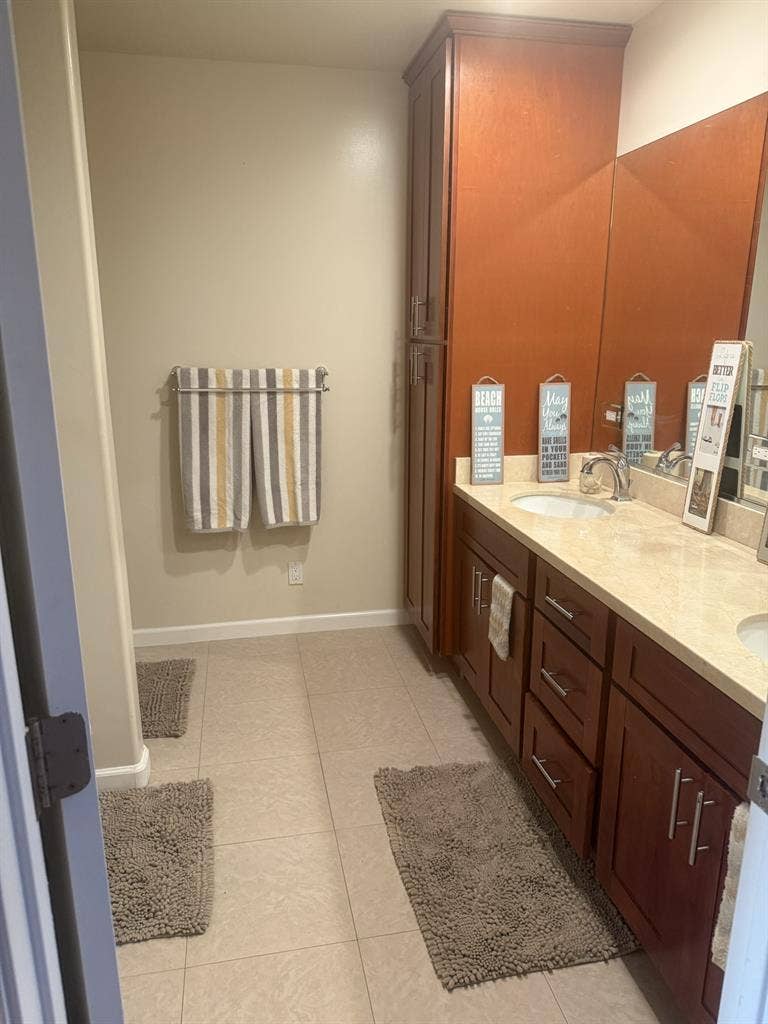 🏡Room available in Punahou Duplex