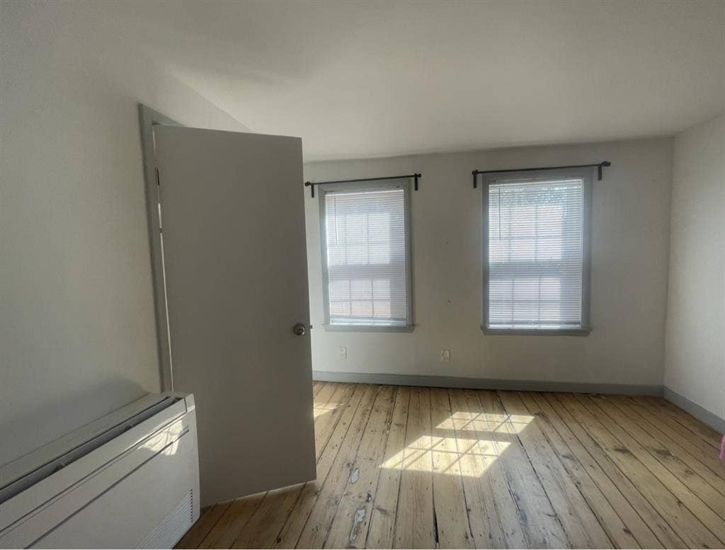 Room to Rent; Society Hill Trinity