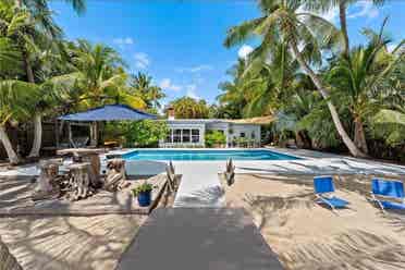 1Bdr - Unique wtfrt gem w/ htd pool