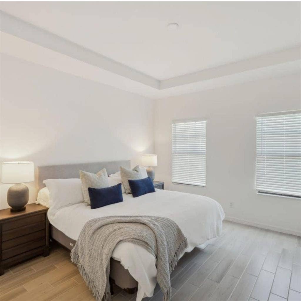 Looking for roommates.
