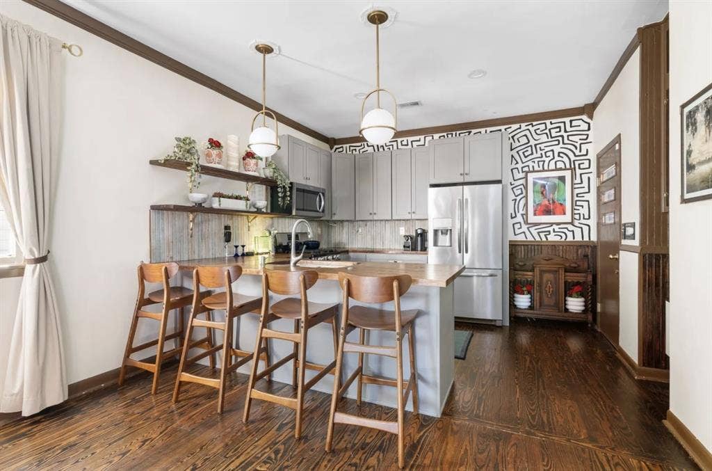 Lease Takeover—Downtown Charleston