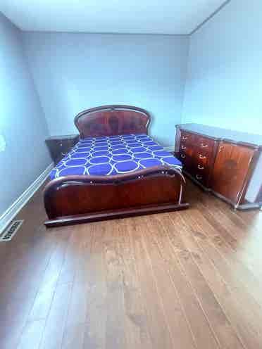 Room for rent with parking.