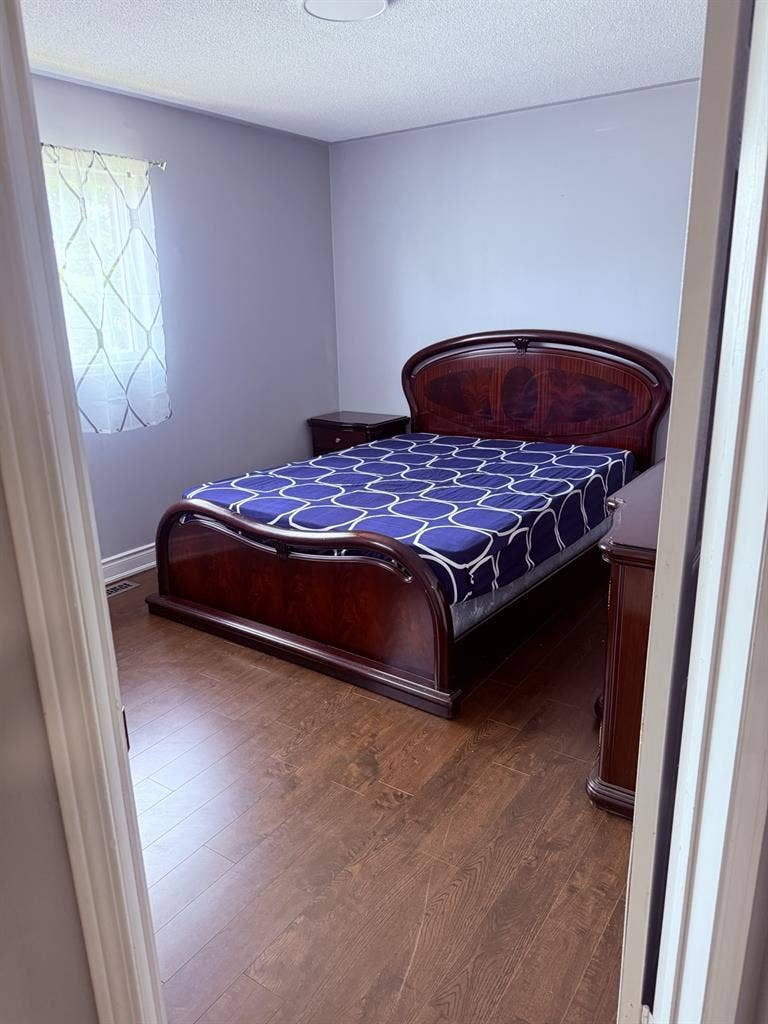 Room for rent with parking.