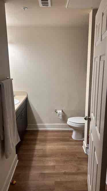 Roommate Wanted! Pri bed&bath