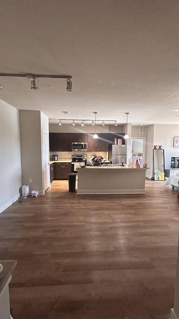 Roommate Wanted! Pri bed&bath