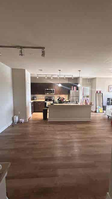 Roommate Wanted! Pri bed&bath