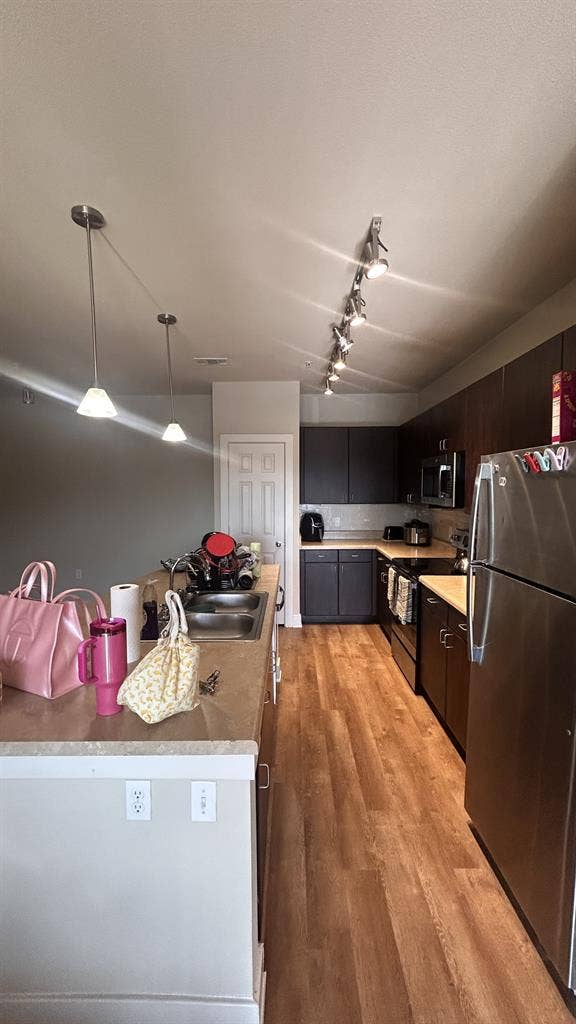 Roommate Wanted! Pri bed&bath