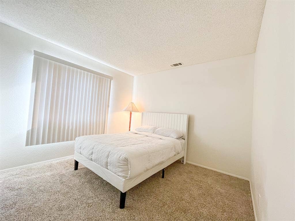 FURNISHED private room
