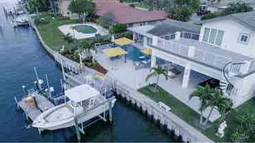 Room for Rent Modern Waterfront hom