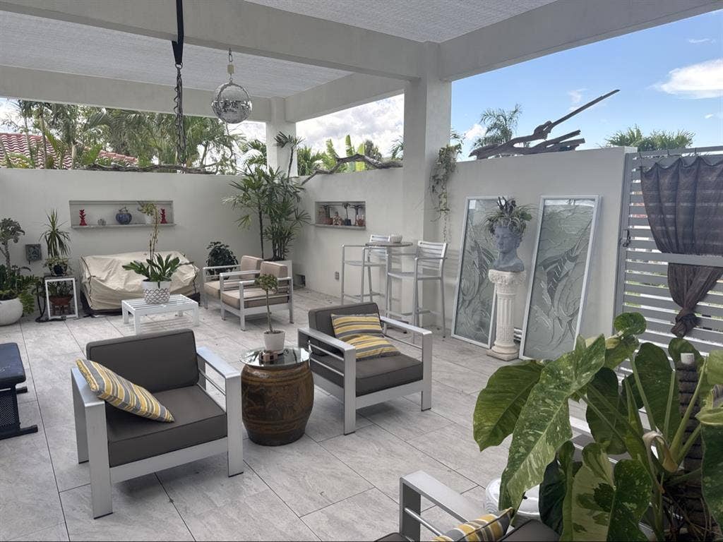 Room for Rent Modern Waterfront hom