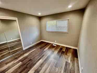 Looking for roommate