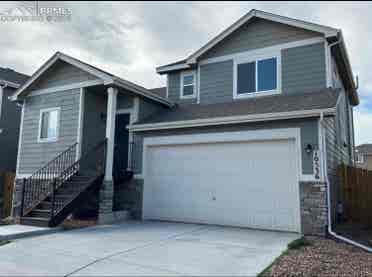 Beautiful home,  mins from bases