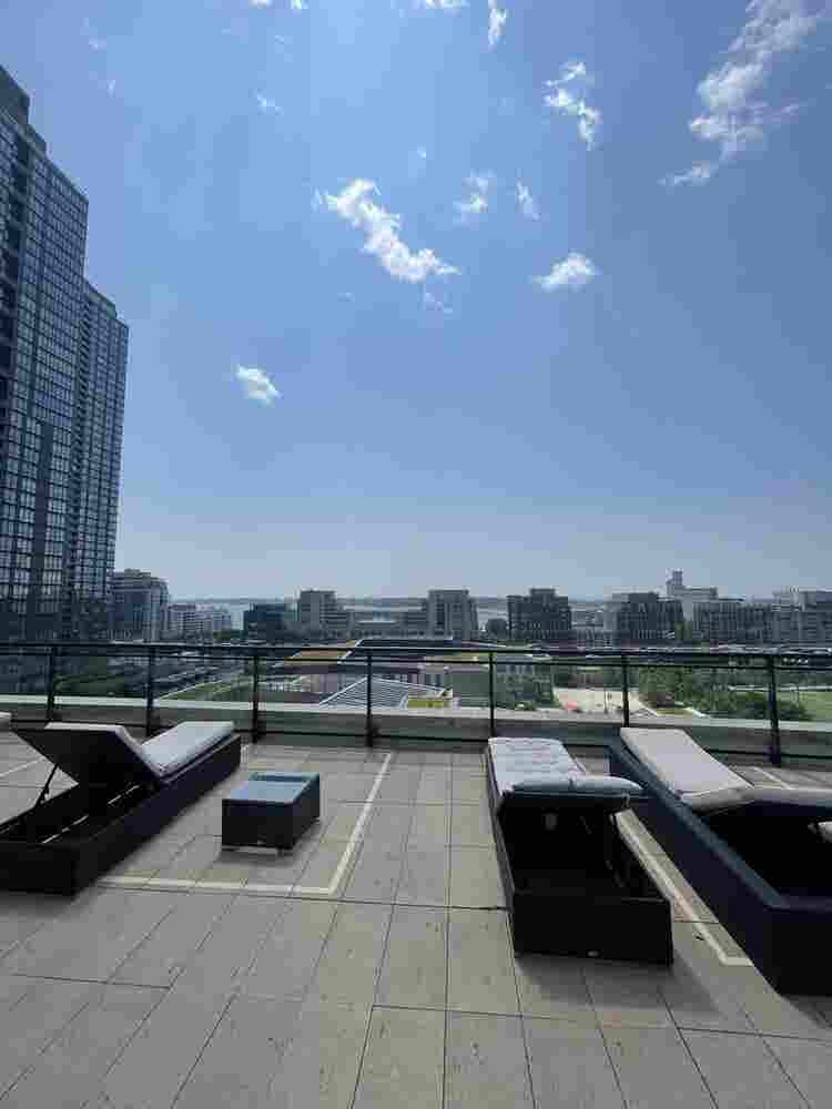 Roommate wanted in Downtown Toronto