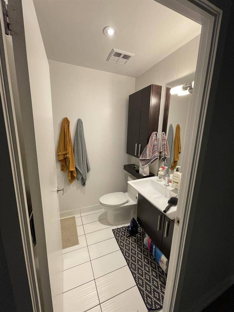 Roommate wanted in Downtown Toronto