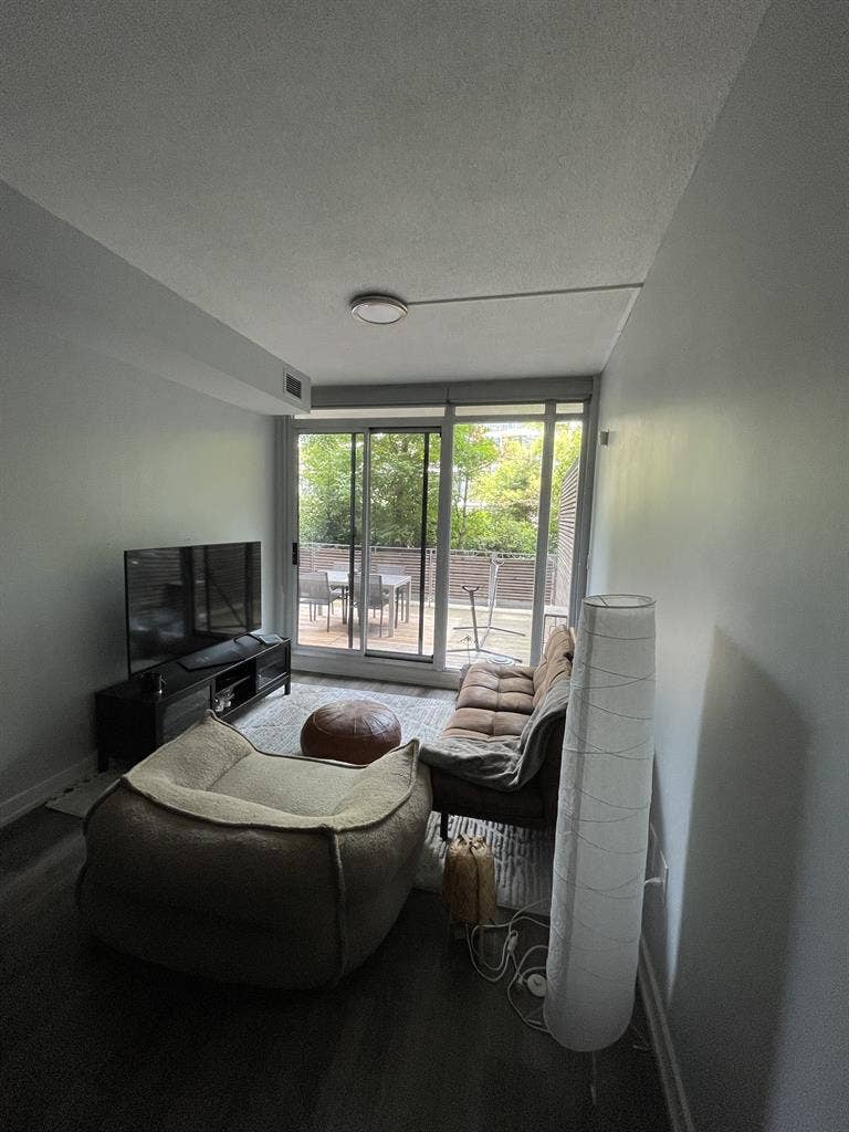 Roommate wanted in Downtown Toronto